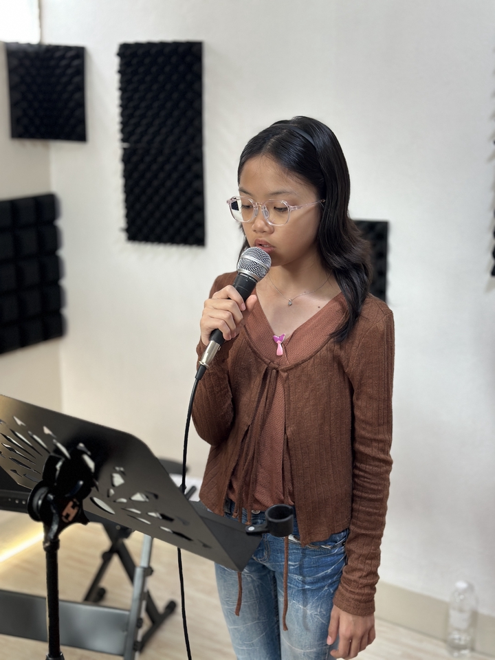 Singing class 19